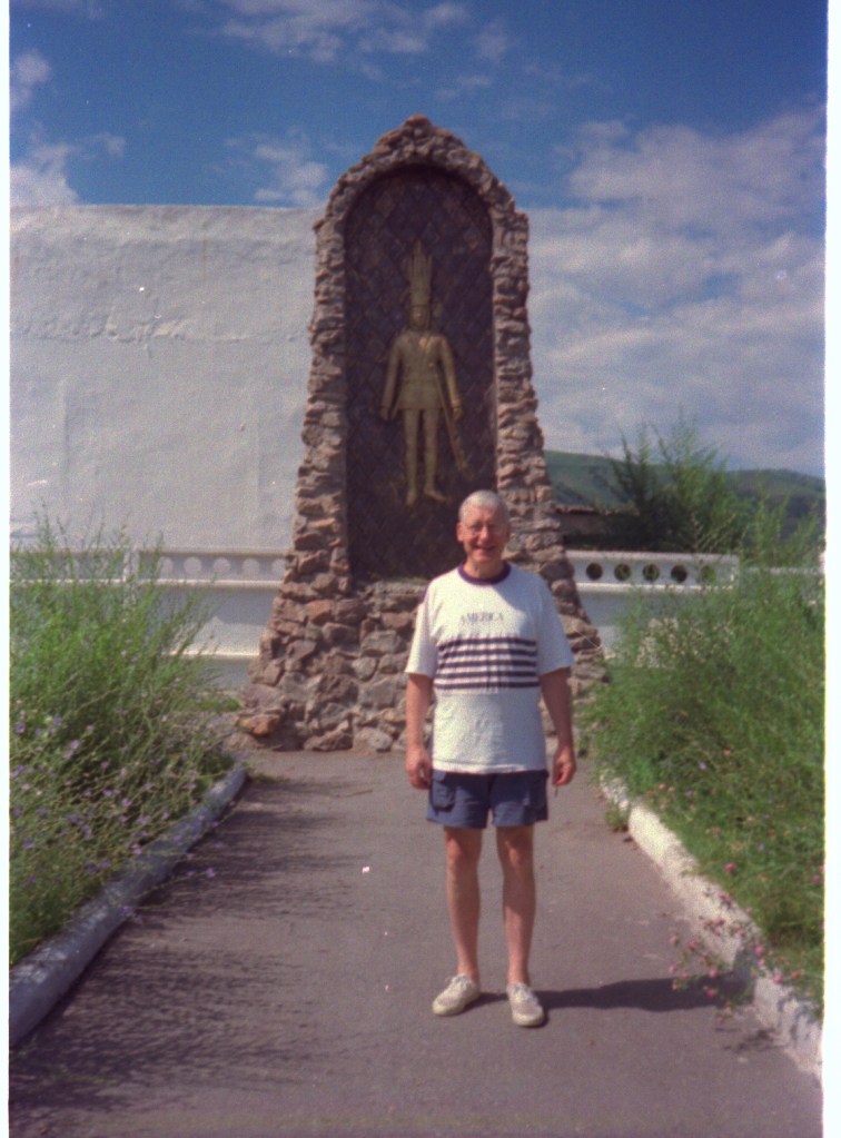 1999-07-25 Ili Alatau Natl Park Visit - Goldenman Monument - Tom