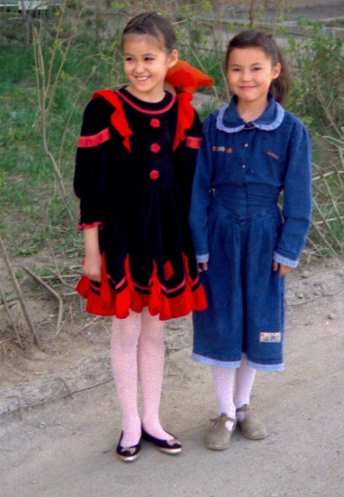 1995-04 or 05 Young Girls at Samal II