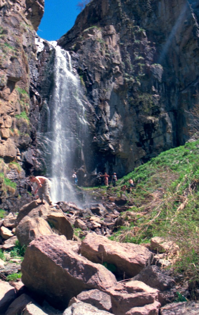 2001-05-09 Trip to Butakovka Falls with CMCK colleagues  and others